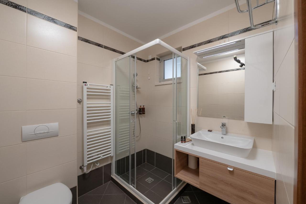 Noemia Apartments Baska Voda Luaran gambar